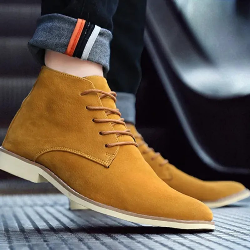 Comfortable suede chukka boots for men, fashionable casual shoes