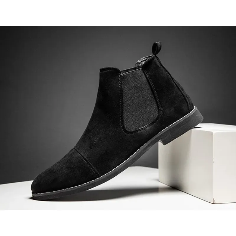 Comfortable suede chukka boots for men, fashionable casual shoes