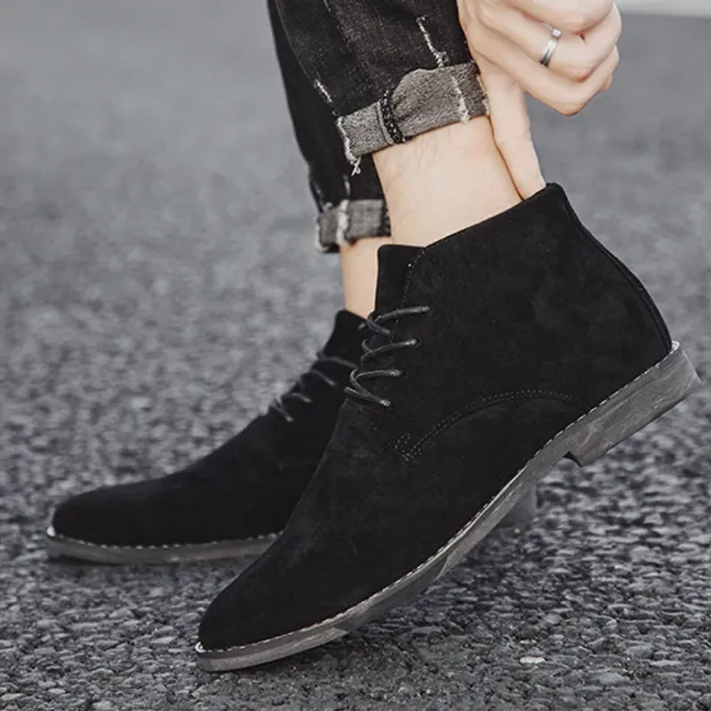 Comfortable suede chukka boots for men, fashionable casual shoes