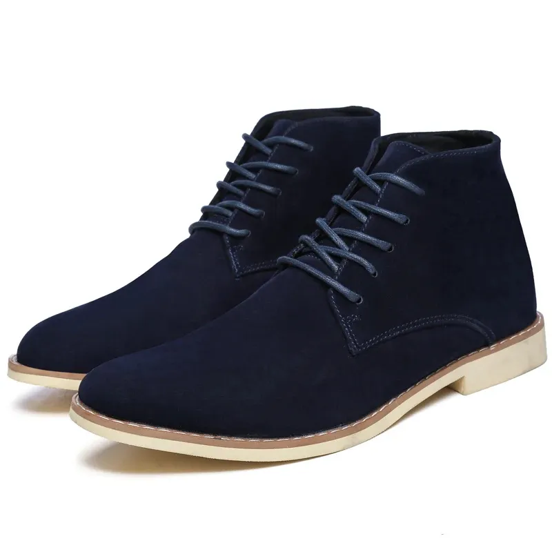 Comfortable suede chukka boots for men, fashionable casual shoes