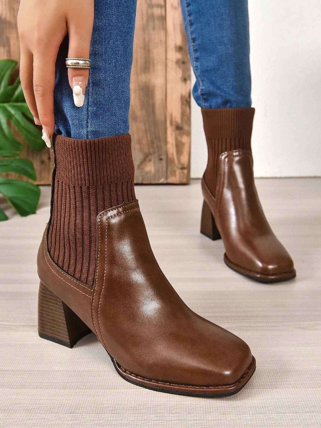 Ladies' Fashionable Light-weight Comfortable Brown Boots