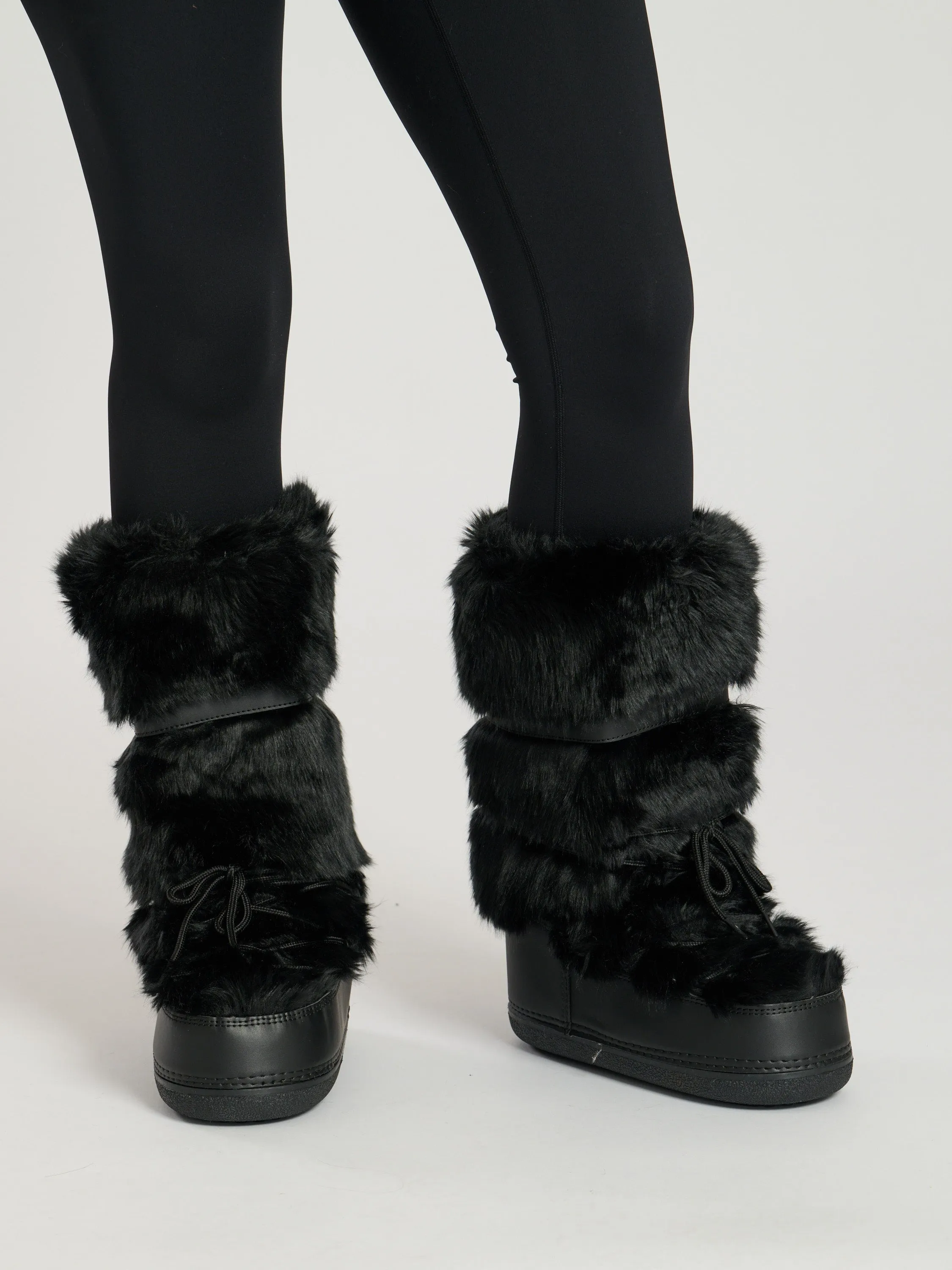 The 'Snow bunny' fluffy knee snow boots in black